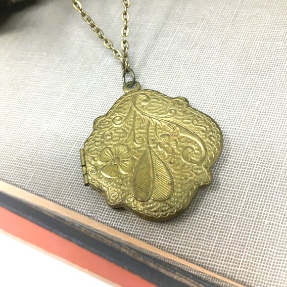 Vintage Hexagonal Ornate Floral Embossed Brass Locket Choker Necklace - Picture 2 of 16